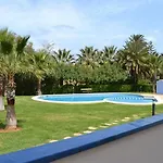 Las Olas Pili Locdenia